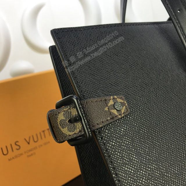 lv新款包包 路易威登男士手提袋 十字紋鏈條男士大號購物袋 M30723  ydh3842